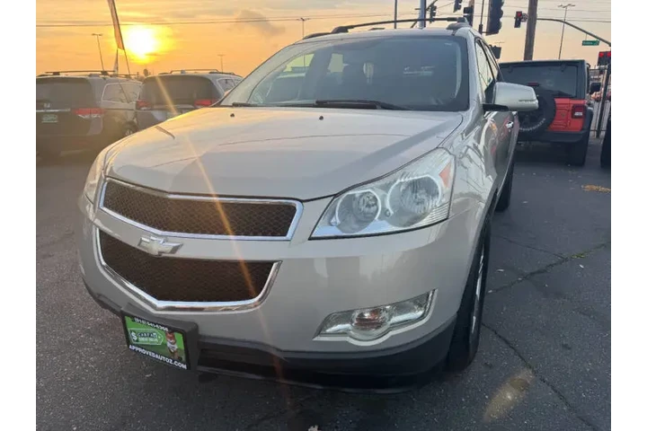 $5998 : 2012 Traverse LT image 5