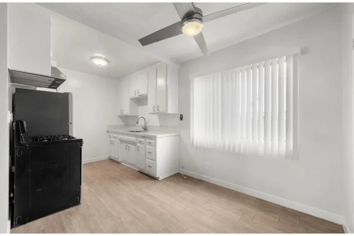 $1540 : Spacious 1 Bedroom Apt in LA image 6