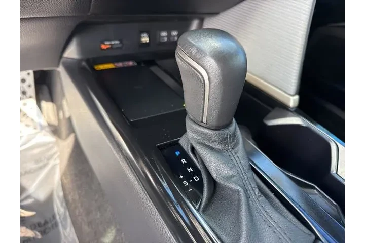 $29988 : Toyota Camry 2025 image 5