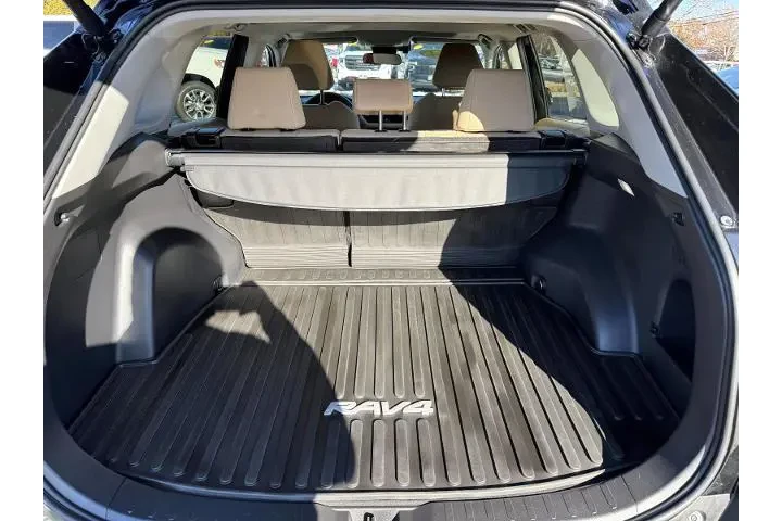 $29999 : Toyota RAV4 2024 AWD XLE 4dr image 7