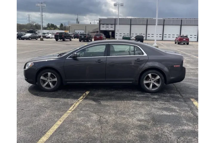 $3800 : 2011 Malibu LT image 9