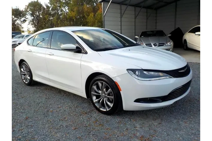 $7399 : 2015 200 S image 7