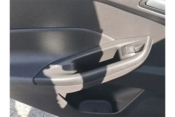 $6990 : Ford Focus 2018 SE 4dr Sedan image 9