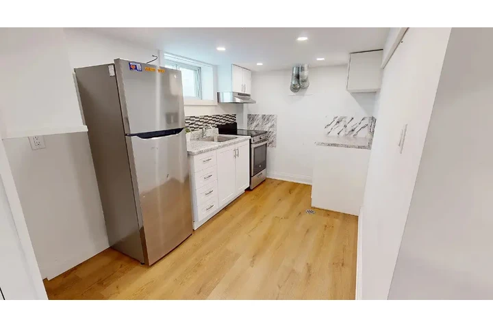 $1100 : Escuela secundaria Hawthorne image 1