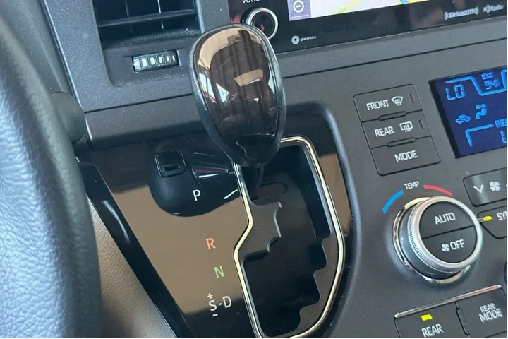 $34900 : Toyota Sienna 2019 AWD XLE 7 image 8