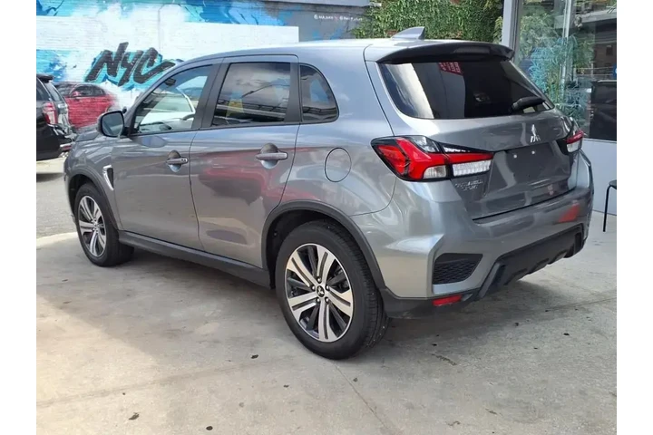 $18799 : Mitsubishi Outlander Sport 2 image 5