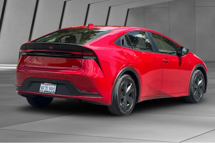 $23500 : Toyota Prius 2023 LE 4dr Hat image 4