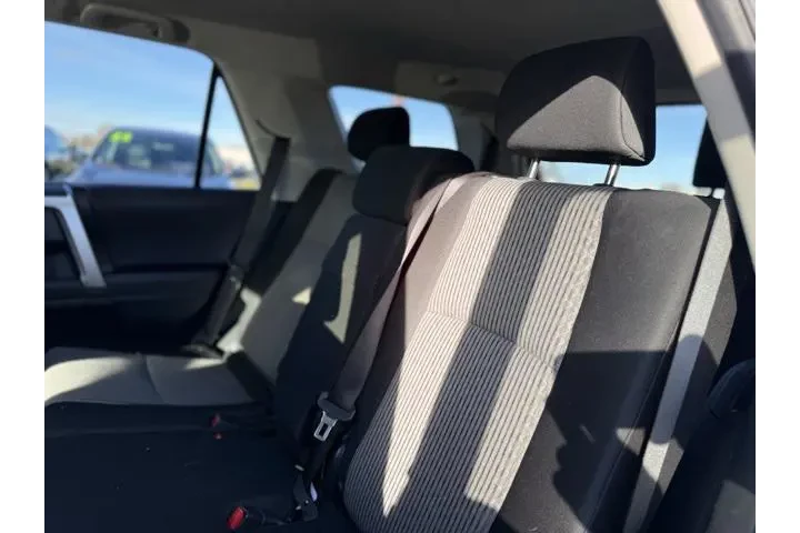 $38899 : Toyota 4Runner 2023 4x4 SR5 image 9