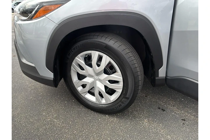 $25000 : 2024 Corolla Cross L image 5