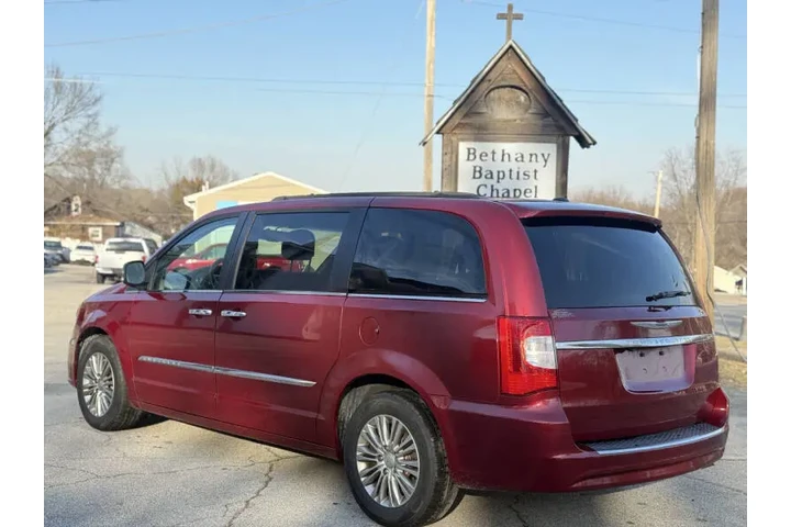 $6999 : 2014 Town and Country Touring image 4