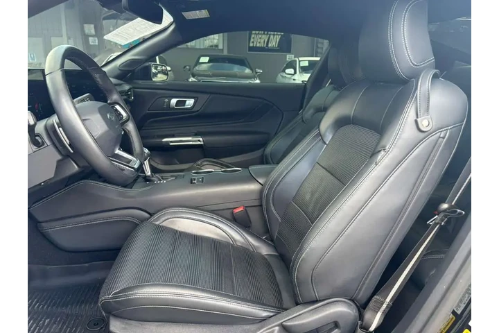 2024 Mustang GT Premium Coupe image 7