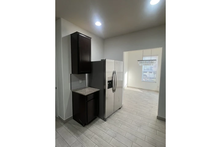 $2800 : 4 bed/3 bath House for rent i image 7