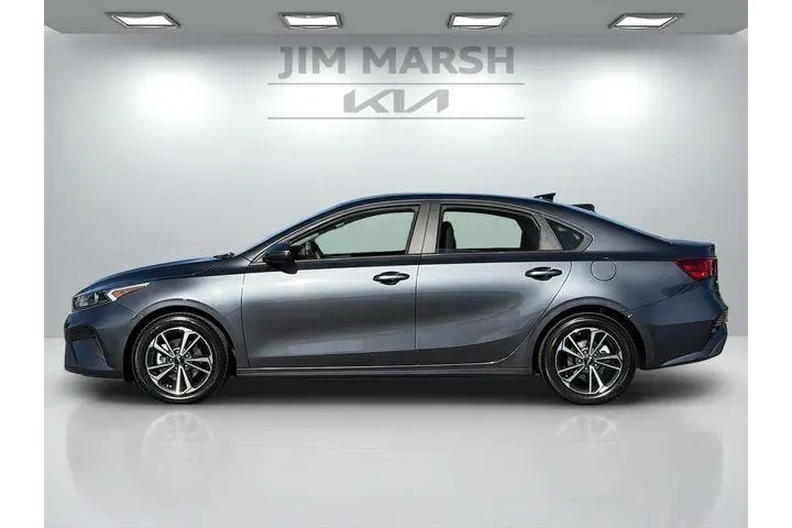 $16988 : Kia Forte 2022 LXS 4dr Sedan image 3