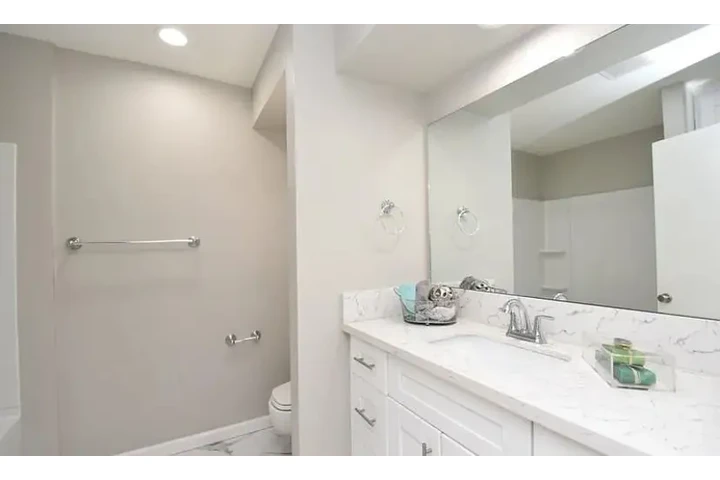 $2500 : 3Bed/2Bath House in Koreatown image 7
