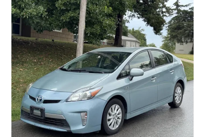 $5999 : 2013 Prius Plug-in Hybrid Adv image 3