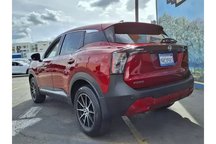 $23999 : Nissan Kicks 2025 SV 4dr Cro image 3