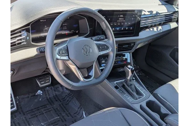 $23998 : Volkswagen Jetta 2025 Sport image 4