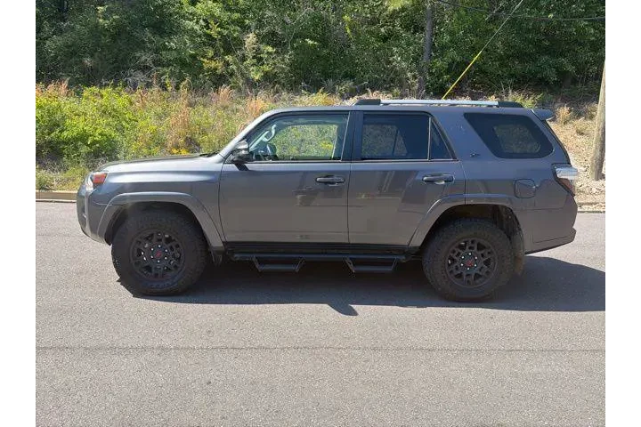 $31790 : Toyota 4Runner 2021 4x4 SR5 image 4