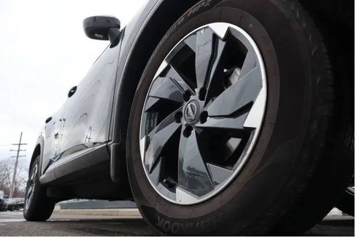 $23476 : Nissan Rogue 2025 AWD SV 4dr image 9