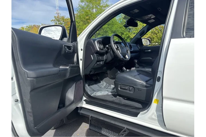 $41989 : Gold Certified2023 Tacoma TRD image 2