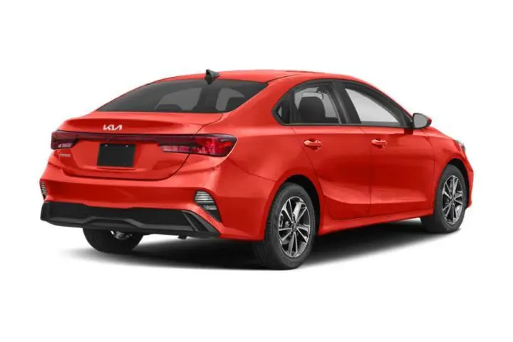$13932 : Kia Forte 2022 LXS 4dr Sedan image 3