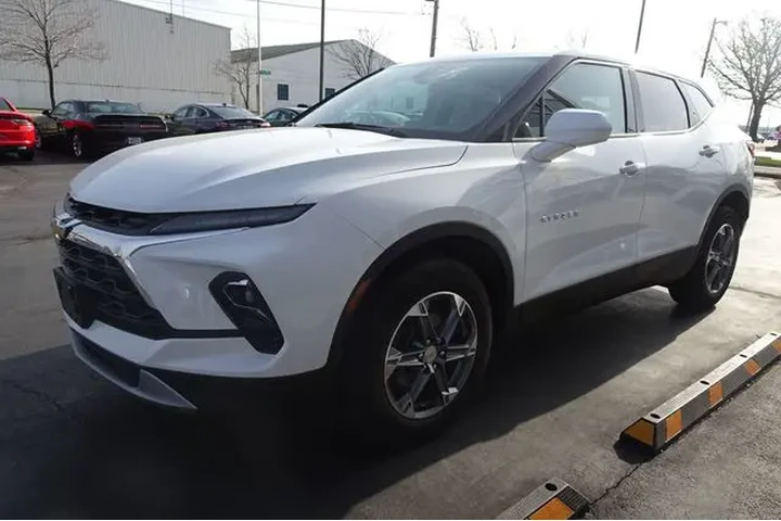 $19990 : 2023 Blazer image 4
