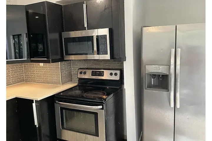 $2000 : HOUSE FOR RENT IN MAIMI FL image 5