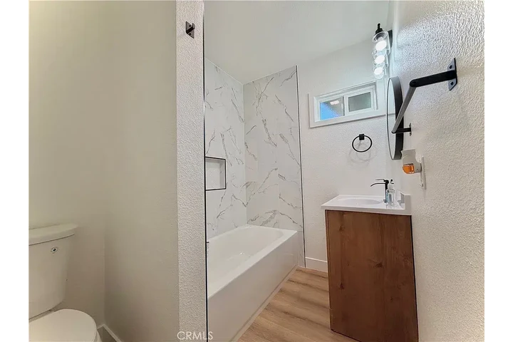 $1050 : Perfect family home in an excl image 8