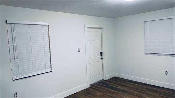 $2500 : Rent 2 Bedroom, 1 Bathroom image 1