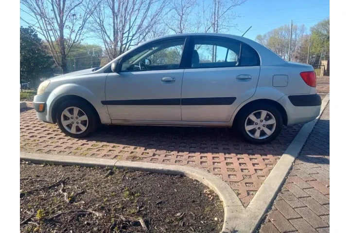 $3000 : 2009 Rio LX image 4