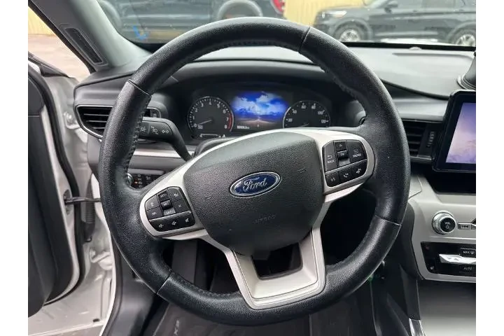 $26744 : Ford Explorer 2023 XLT 4dr S image 9