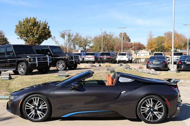 $65998 : 2019 i8 Roadster image 7