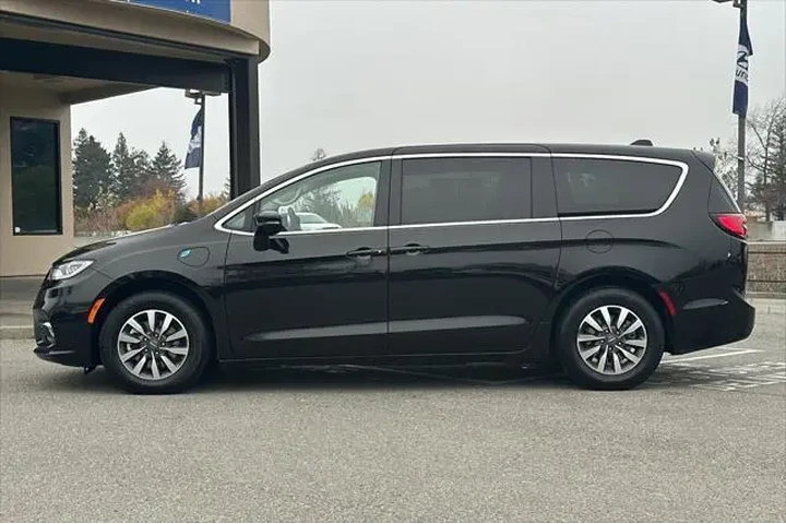 $28490 : Chrysler Pacifica Plug-In Hy image 7