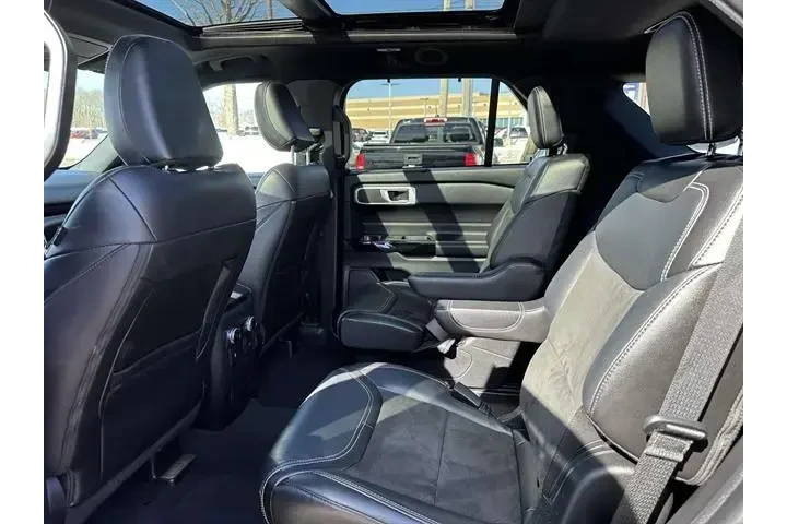 $35325 : Ford Explorer 2022 AWD ST 4d image 10