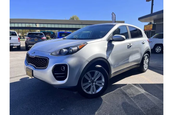 $13450 : 2017 Sportage LX image 3