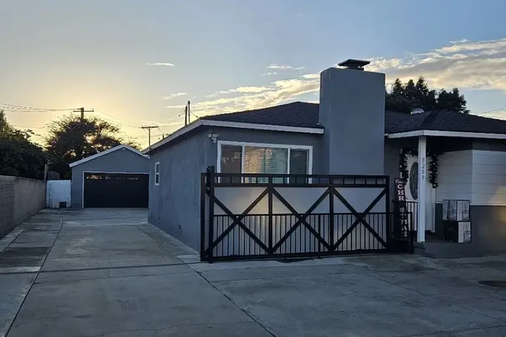 $2150 : Open livingroom to kitched, 3 image 3