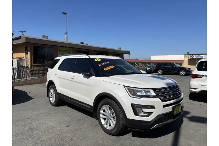 $18999 : 2017 Explorer XLT image 1
