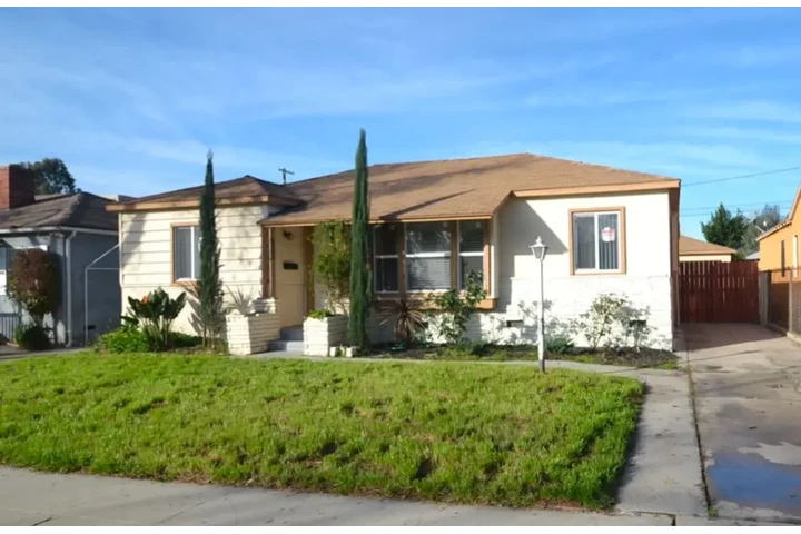 $2355 : Nice  3 bedroom house In LA image 1