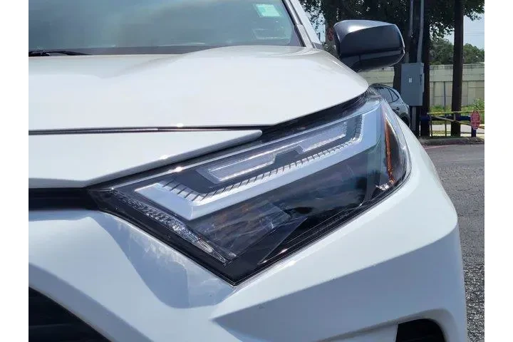 $29800 : Toyota RAV4 2024 LE 4dr SUV image 10