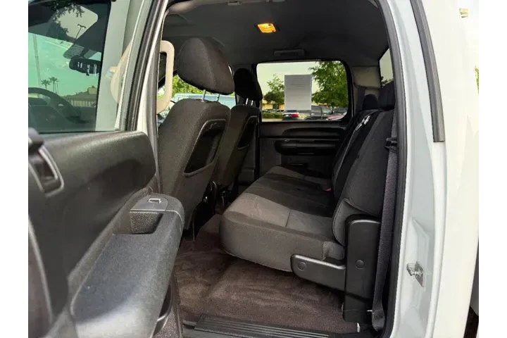 $32995 : Chevrolet Silverado 2500HD 2 image 8