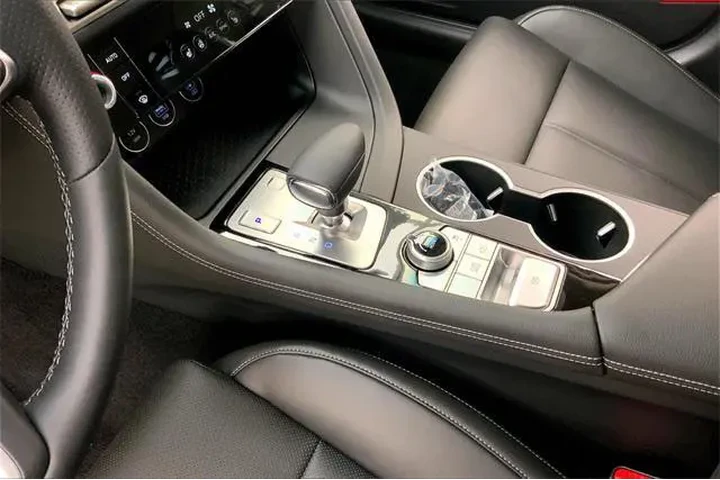 $36490 : Genesis G70 2025 AWD 2.5T St image 9