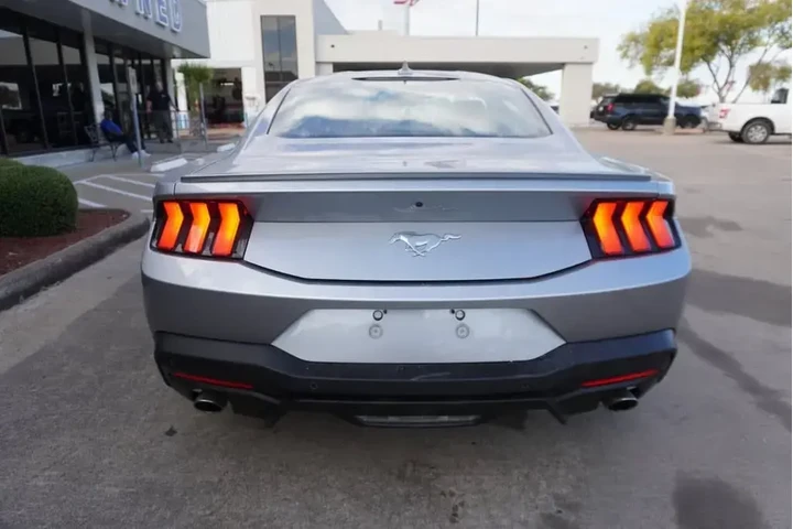 $31988 : Ford Mustang 2024 EcoBoost P image 6