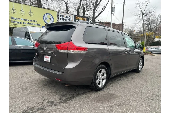 $12499 : 2013 Sienna LE 7-Passenger Au image 7