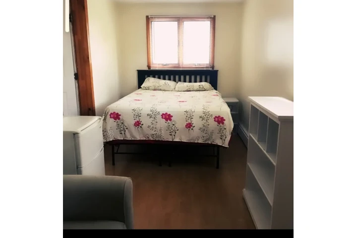 $800 : Se Rentan  cuartos amoblados image 3
