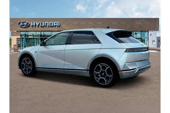 $33990 : Hyundai IONIQ 5 2024 AWD Dis image 4