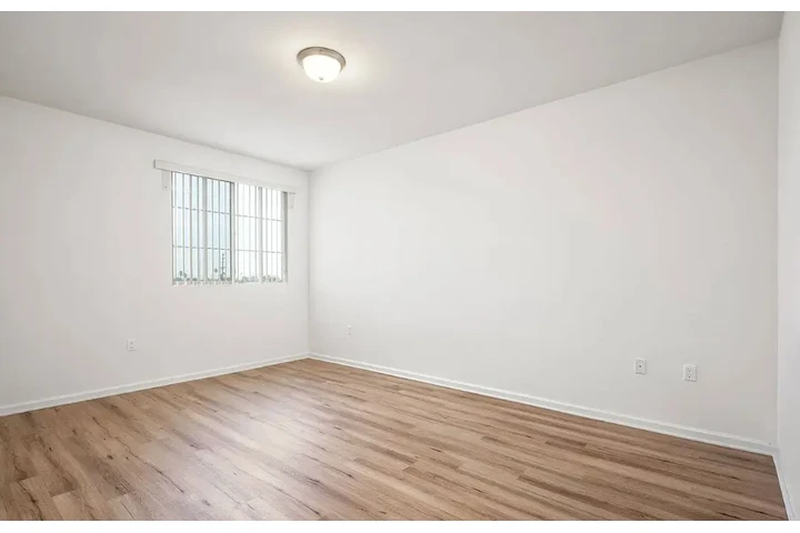 $1975 : Beautiful 2 Bedroom Apt in LA image 6