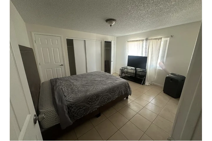 $800 : Se renta cuarto HESPERIA, CA image 2
