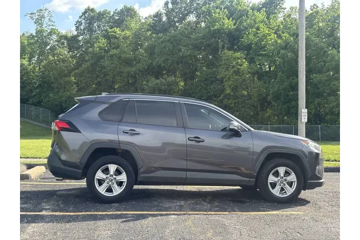 $18999 : 2019 RAV4 XLE image 2