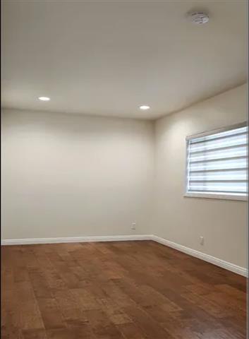 $2400 : 3 bedroom 2 bath house in LA image 3