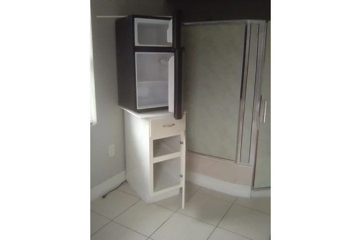 $690 : Cuarto independiente image 2